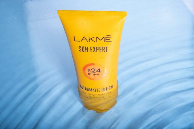 Sunscreen tube used as editorial art for an azelaic acid and sunscreen routine guide; not a tested product.